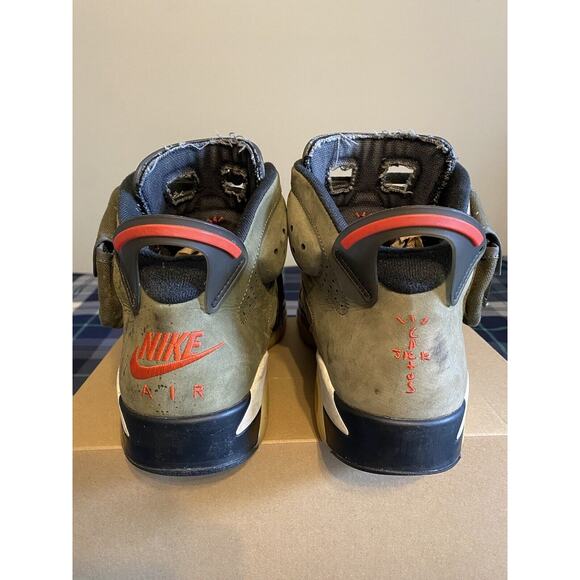 Athletic_Shoes